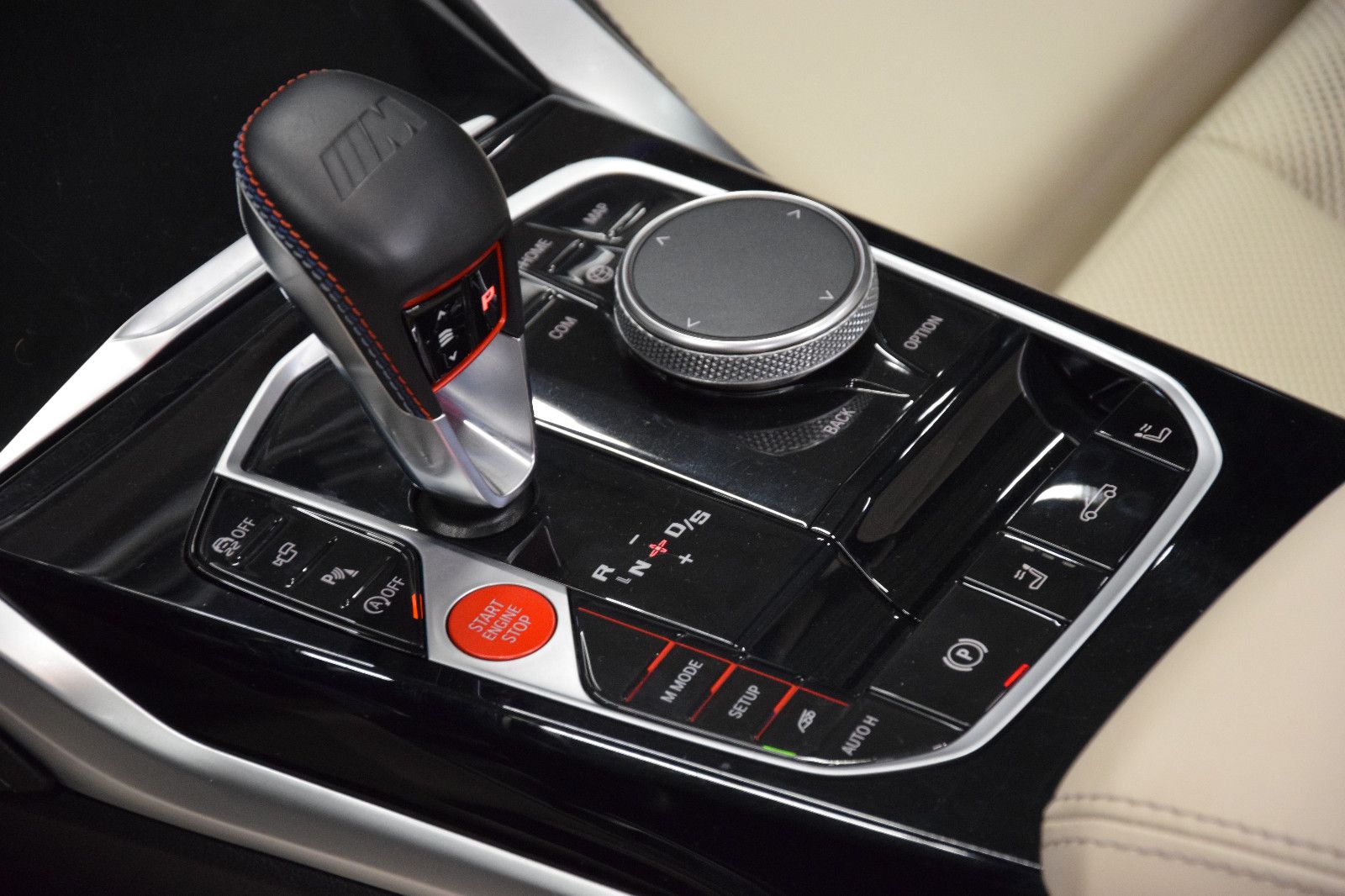 Fahrzeugabbildung BMW M4 Cabrio xDr. Individ. HuD ACC Sitzlüft 360°h/k