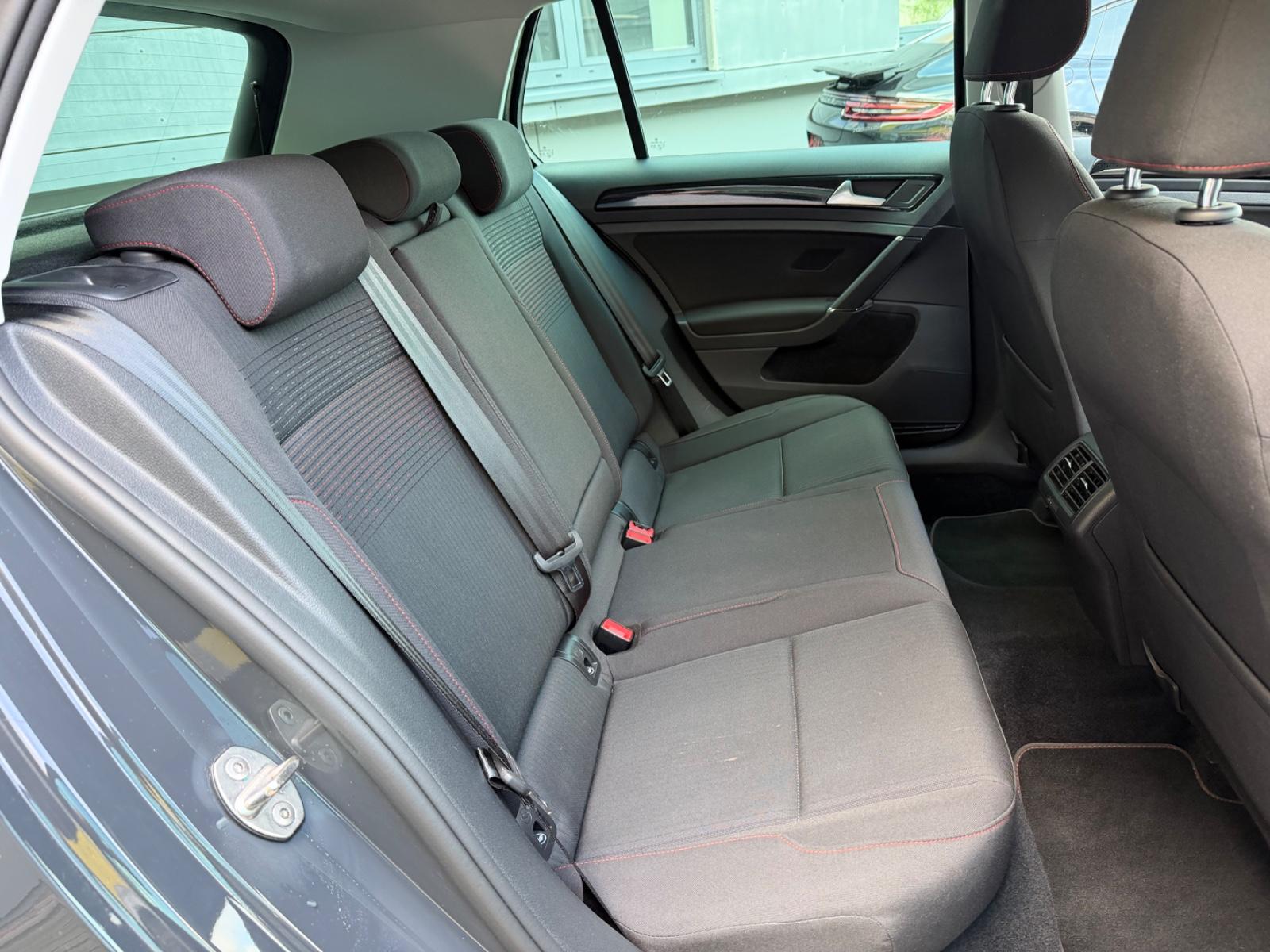 Volkswagen Golf VII Lim. Sound/ACC/AUTOMATIK/SHZ/NAVI/