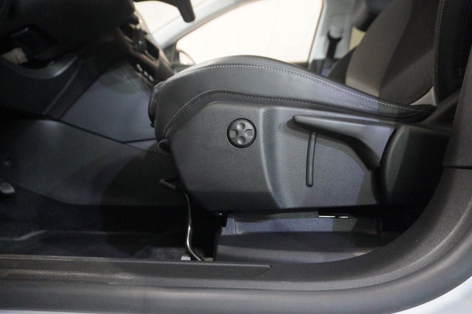 Fahrzeugabbildung Opel Grandland (X) 1.5D ELEGANCE NAVI/LED/KAMERA/AHK