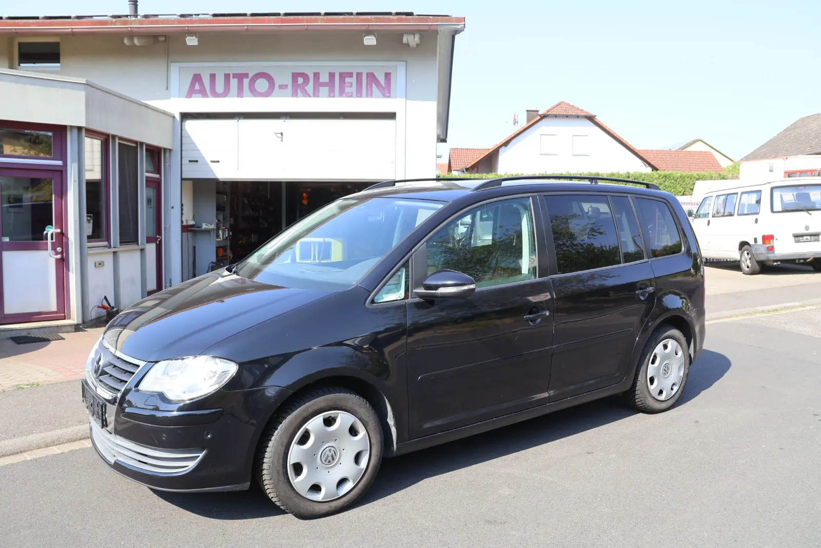 Volkswagen Touran Trendline DSG AHK Navi Leder Schiebedach