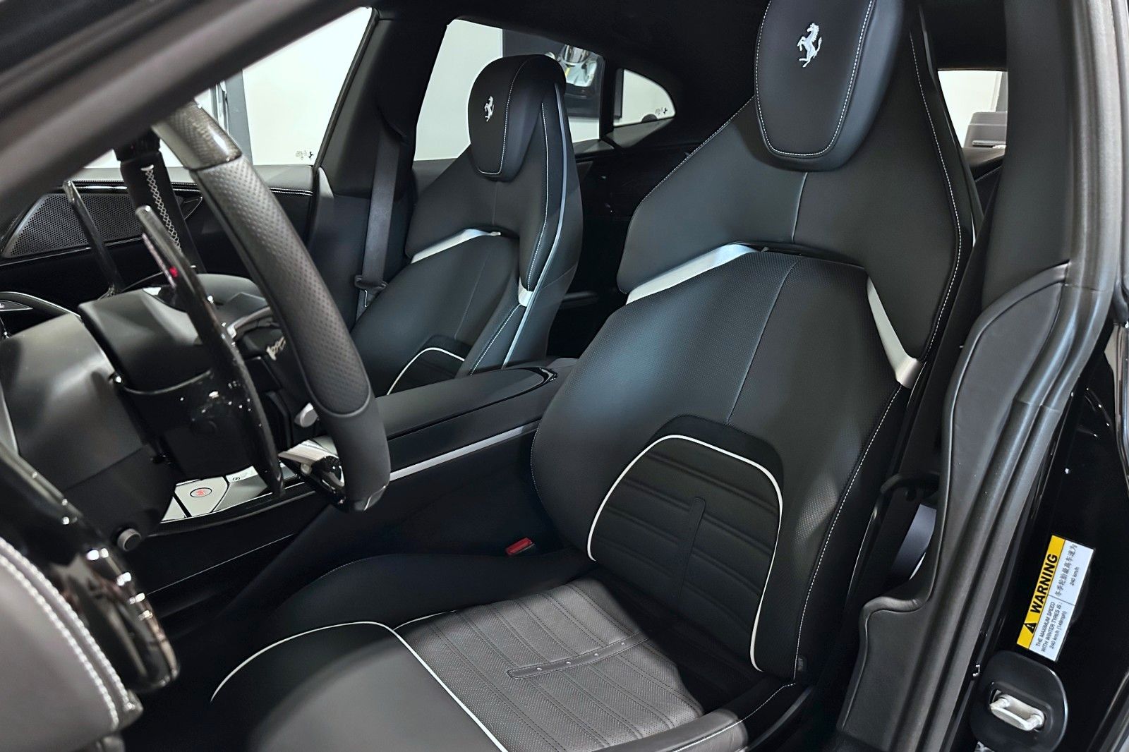 Fahrzeugabbildung Ferrari Purosangue | Carbon | Panorama | Massage Seats