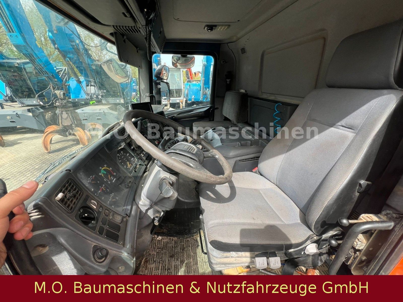 Fahrzeugabbildung Scania P 114 340 / 6x4 2. Seitenkipper / Bordmatik /