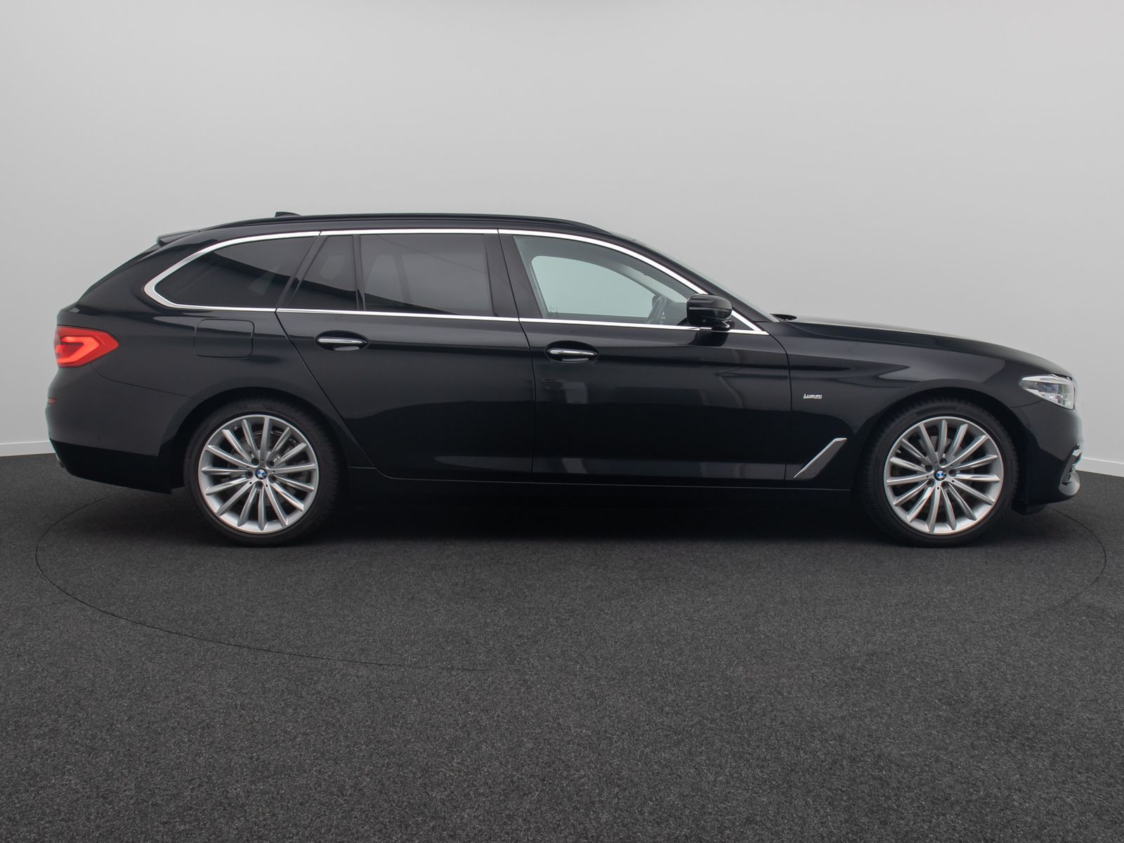 Fahrzeugabbildung BMW 520d Luxury Line Panorama HUD DAB DispKey 19Zoll