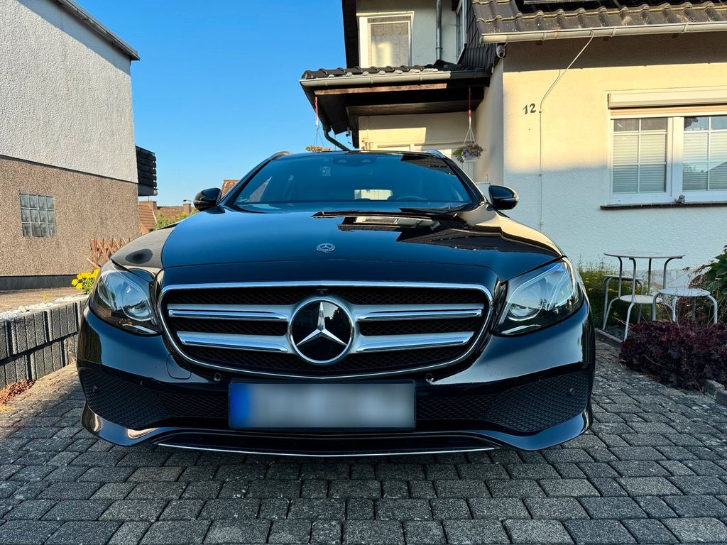 Image of Mercedes-Benz E 220