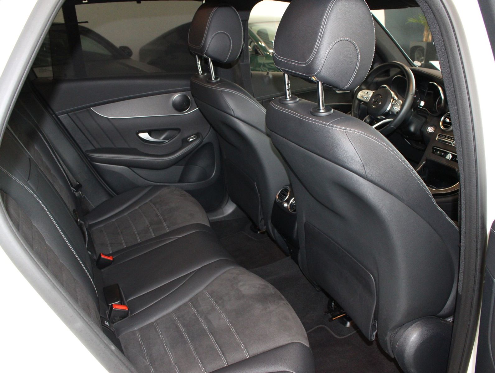 Fahrzeugabbildung Mercedes-Benz GLC 220d 4Matic AMG Line Standhzg.*Distronic*360