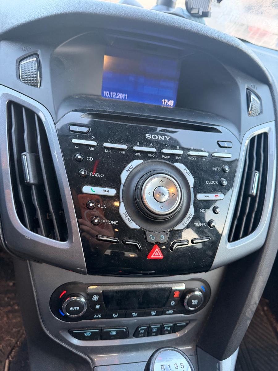 Ford Focus 2011 — photo 12