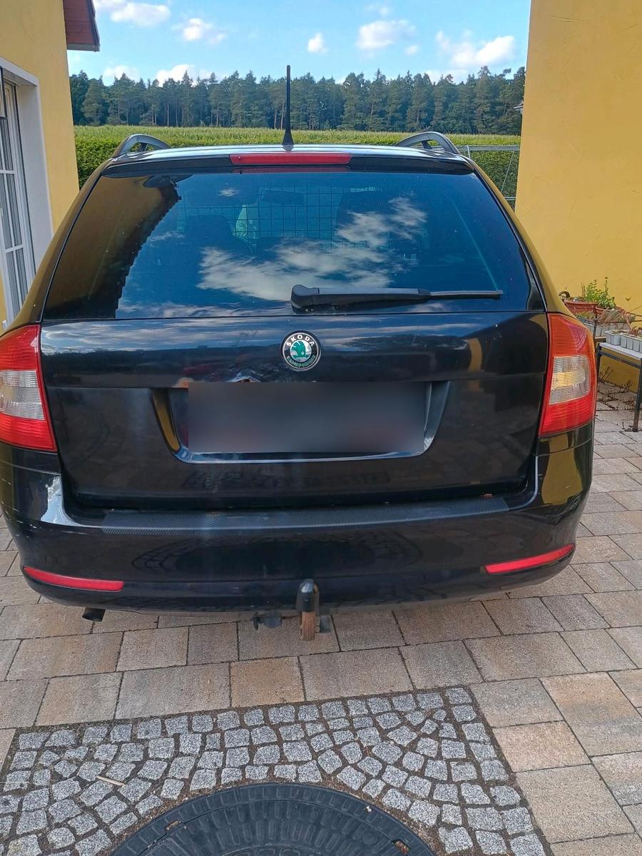 Skoda Octavia 2011 — engine 105 HP (77kW)