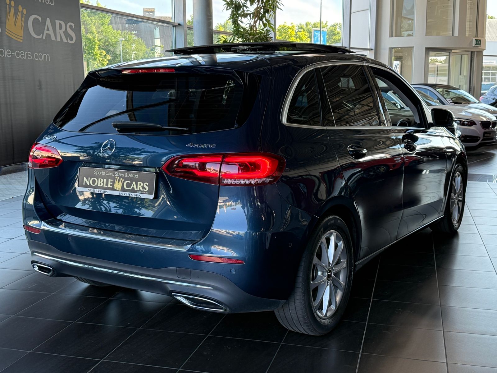 Fahrzeugabbildung Mercedes-Benz B 220 4Matic PANO LED NAV RFK SHZ ALU