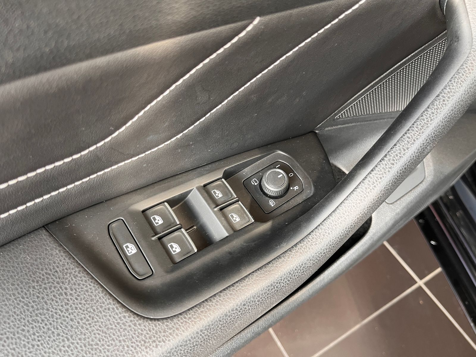 Fahrzeugabbildung Volkswagen Arteon R-Line KLIMA LED NAVI ALU