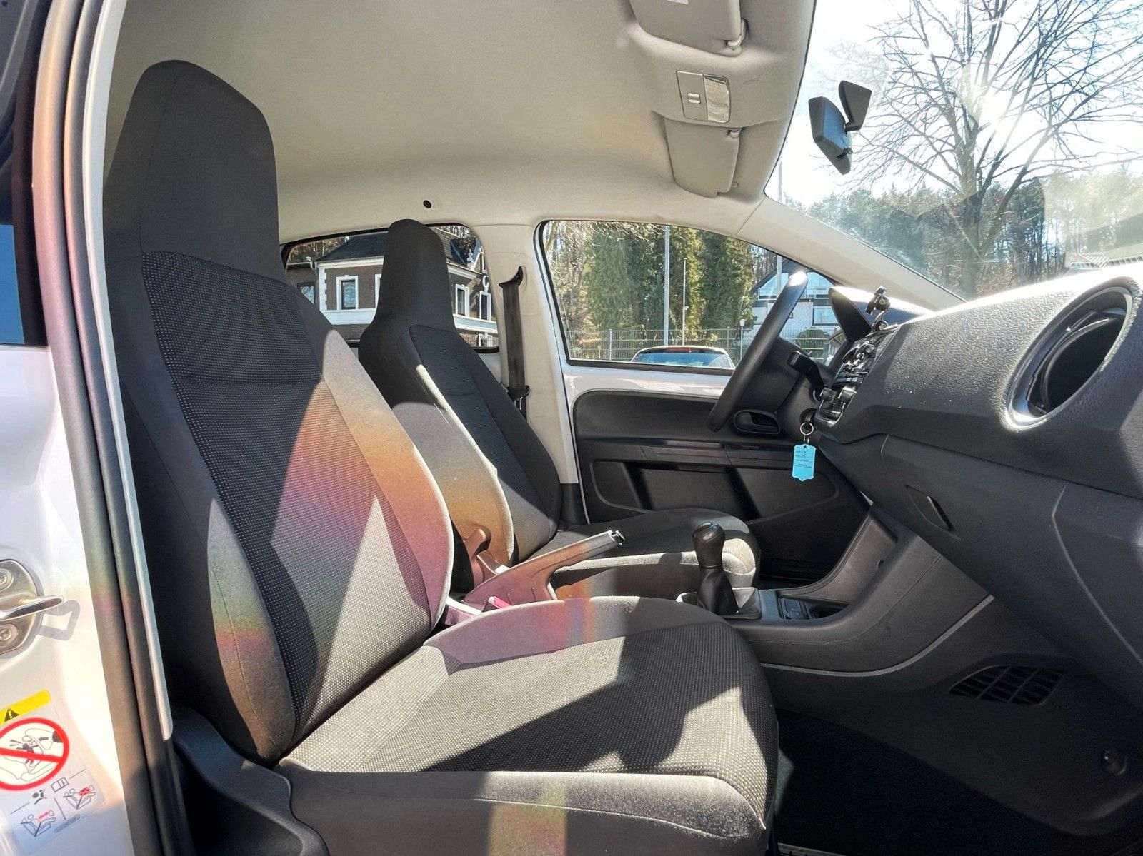 Fahrzeugabbildung Volkswagen UP! 5-TÜRIG KLIMA SOUND COMPOSITION 2.HAND