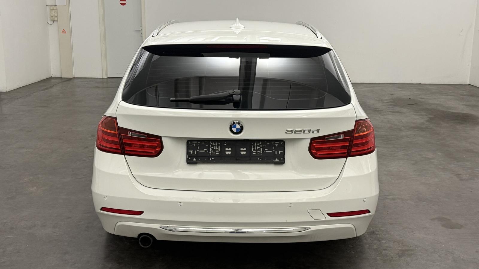 BMW 320 2012 — photo 16