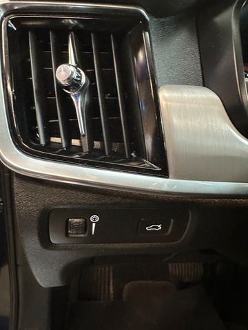 Volvo V90 Kombi Momentum *LED*AndroidAutoAppleCarPlay