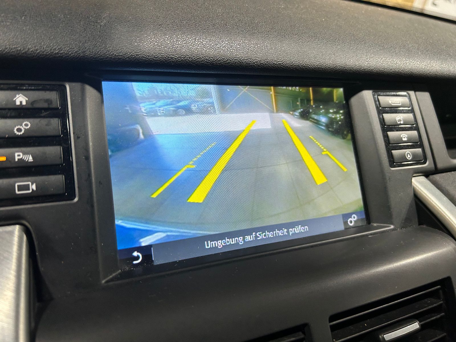 Fahrzeugabbildung Land Rover Discovery Sport SE AWD/PANO/ACC/NAVI/KAMERA/SHZ