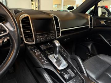Porsche Cayenne - 8