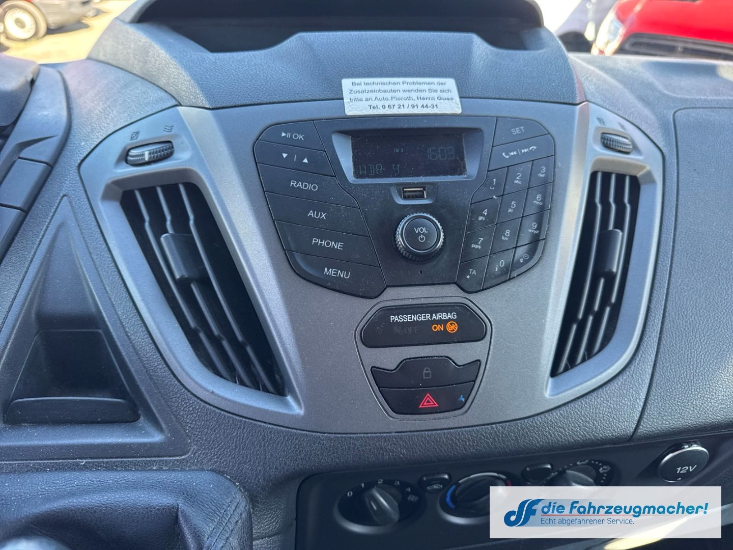 Fahrzeugabbildung Ford Transit Custom Kombi 300 L1 2.2 TDCi *1459