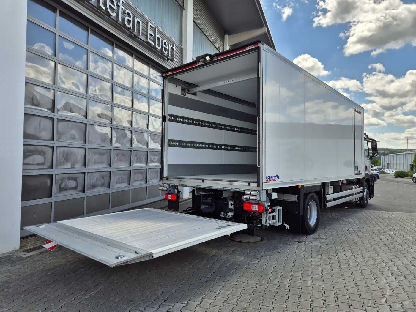Fahrzeugabbildung Iveco S-Way AD190S40/FP ThermoKing T-1000R LBW Tür AHK
