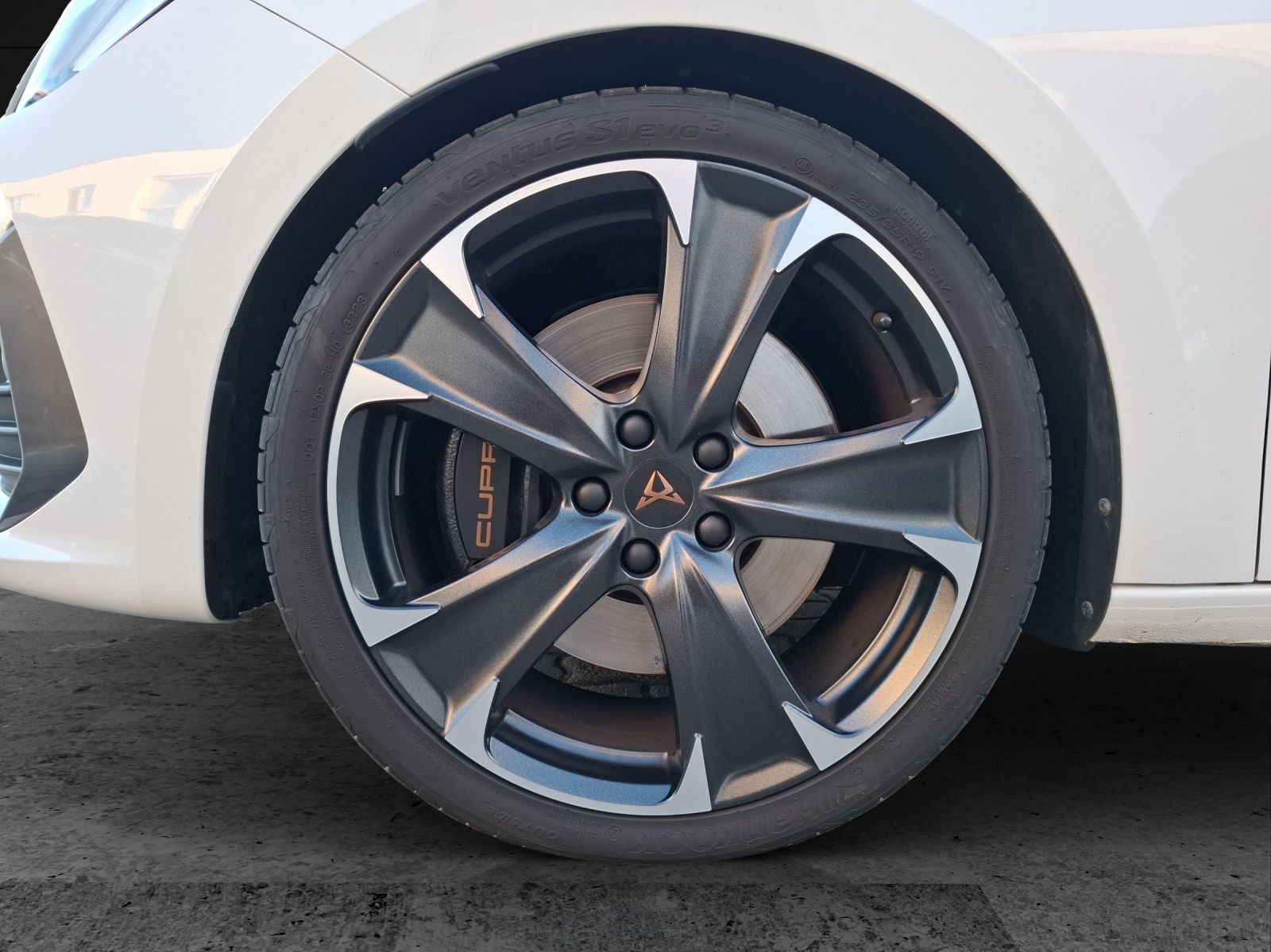 Fahrzeugabbildung CUPRA Leon ST VZ DSG 4Drive LED AHK Navi Beats LHZ ACC