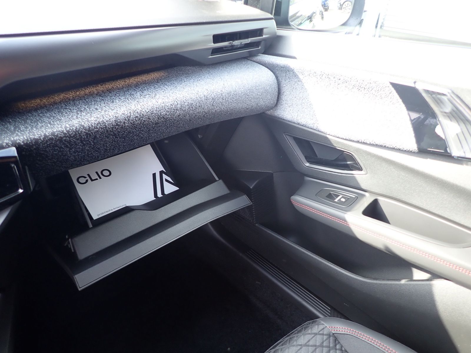 Fahrzeugabbildung Renault Clio Techno TCe 115 EDC