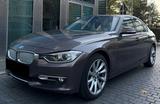 BMW 320 Baureihe 3 Lim. 320 i Automatik*Leder*Navi* - gebrauchte BMW 320 aus dem Jahr 2013