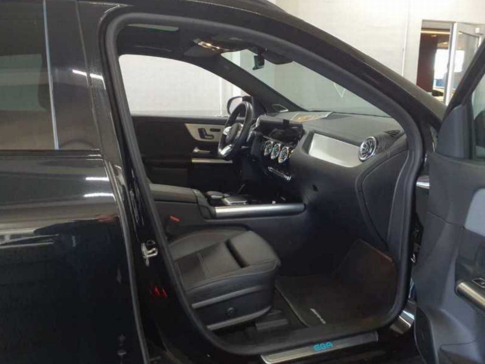 Fahrzeugabbildung Mercedes-Benz EQA 350 AMG Memo DISTRO Pano AHK Burme LED KeyGo