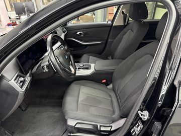 BMW 318i Touring Head-Up DAB LED RFK Tempomat Shz