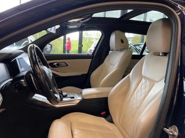 BMW 320 Touring  d xDrive Luxury Line *HUD*PANO*ACC*