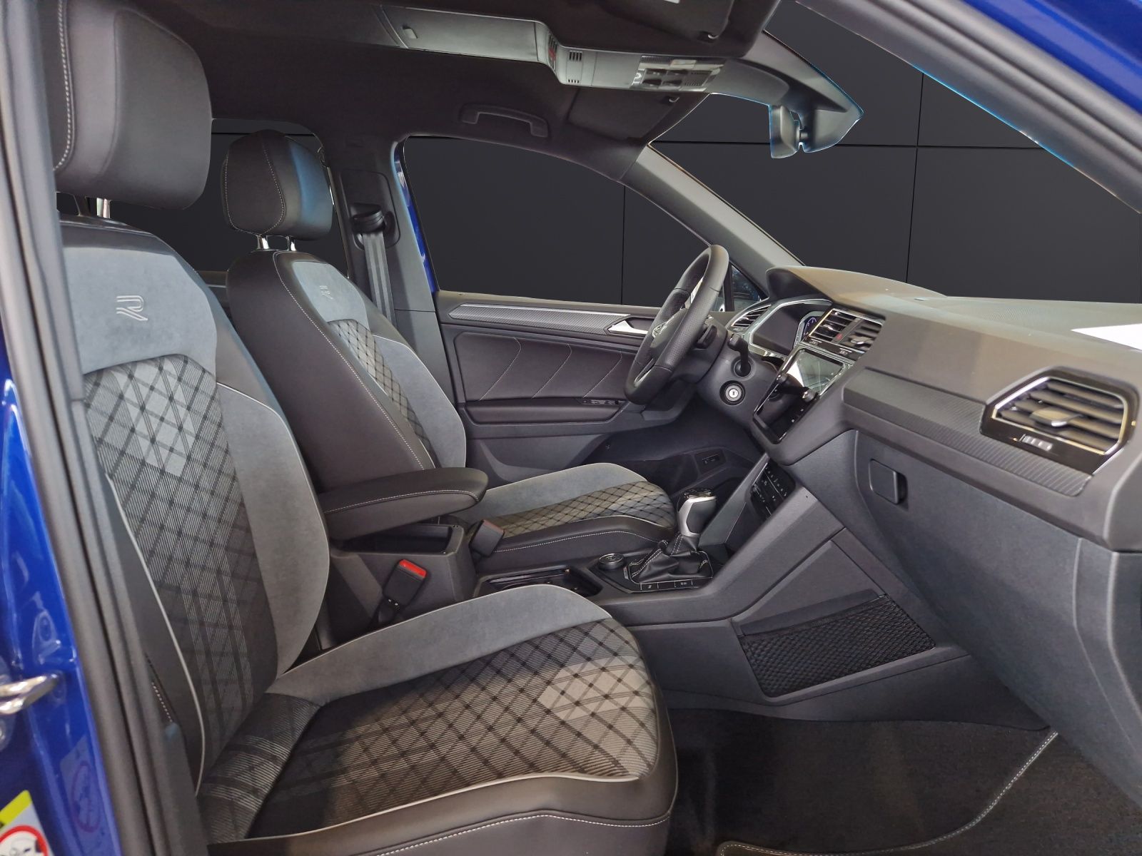 Fahrzeugabbildung Volkswagen Tiguan R-Line 4M MATRIX ACC 20" NAVI