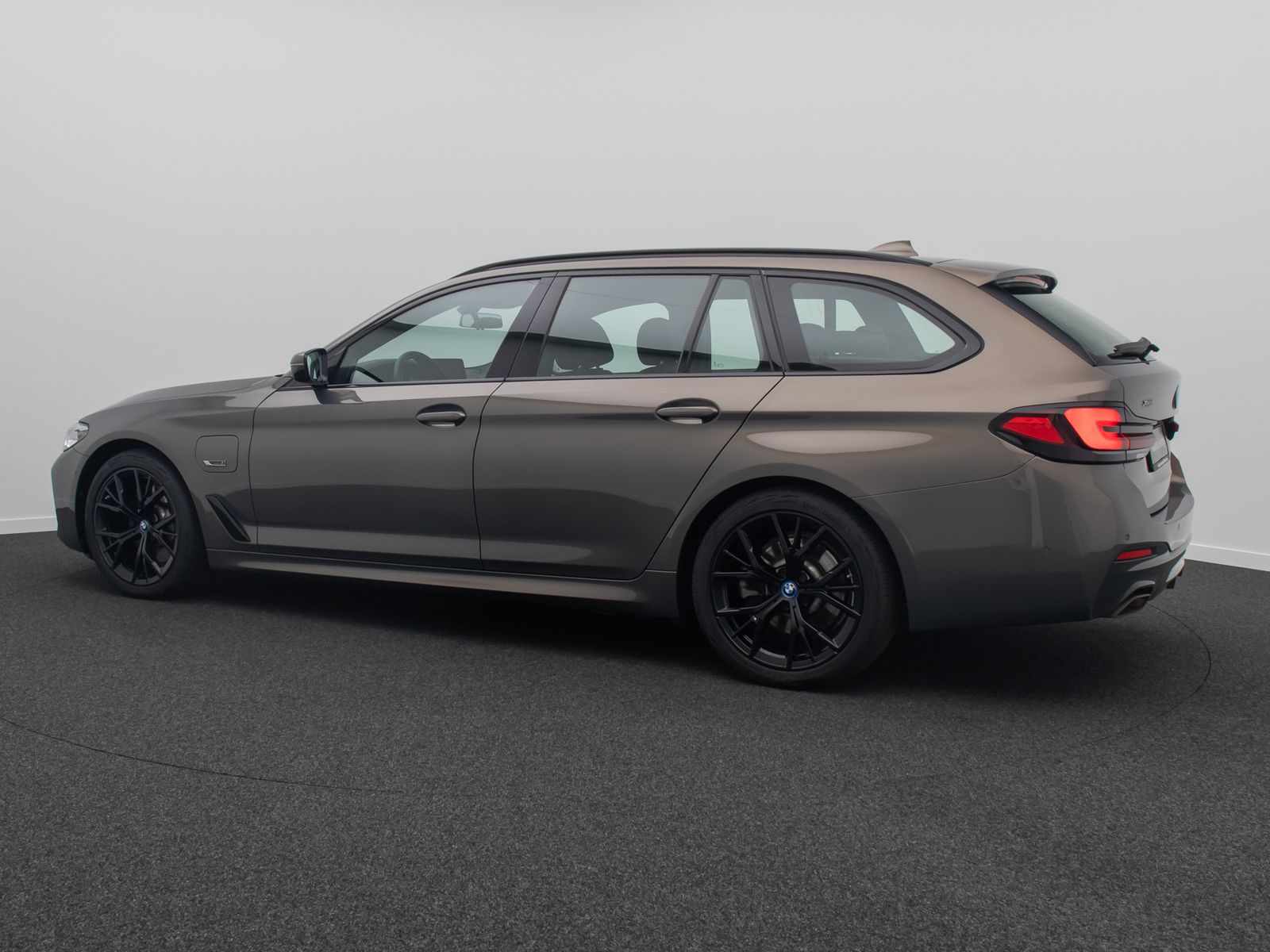 Fahrzeugabbildung BMW 530e xD M Sport H/K DAB HUD Individual 19Zoll