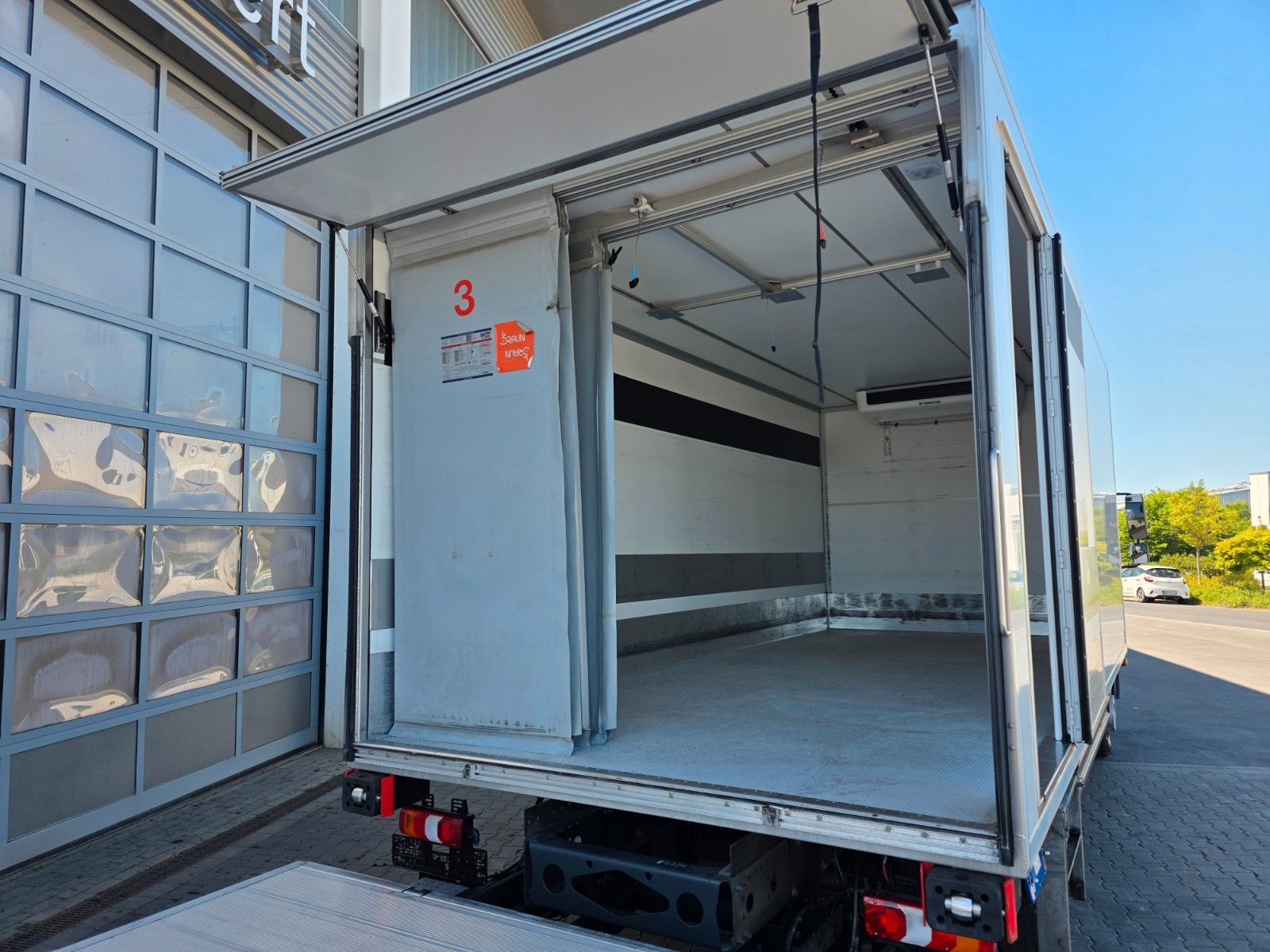 Fahrzeugabbildung Mercedes-Benz Atego 818 L ThermoKing V-600 Max LBW Klima
