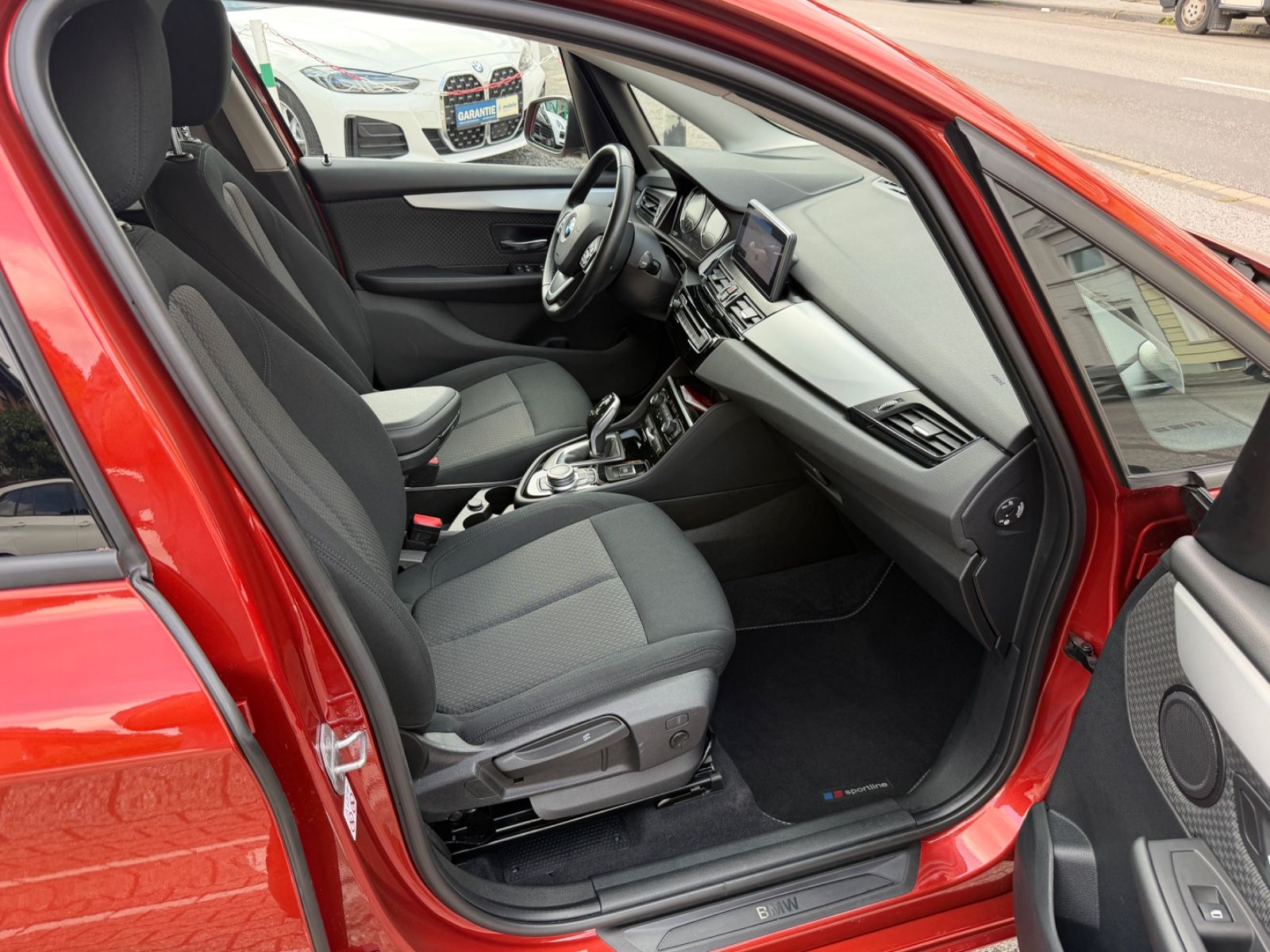 Fahrzeugabbildung BMW 220i Active Tourer NAVI AUTOMATIK LED 2-HAND