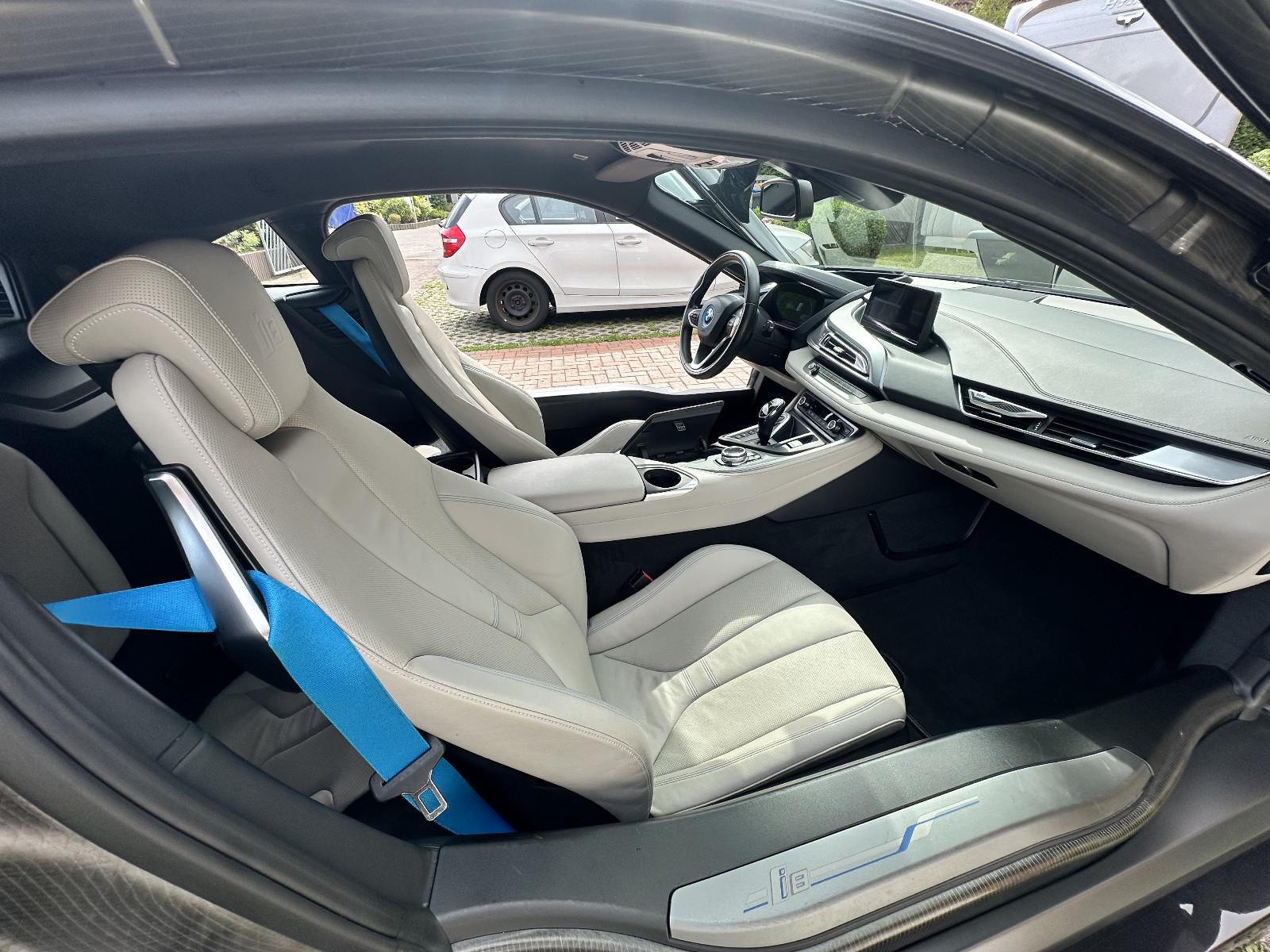 BMW i8 Pure Impulse Vollled., HUD, Harm./Kardon, 20"