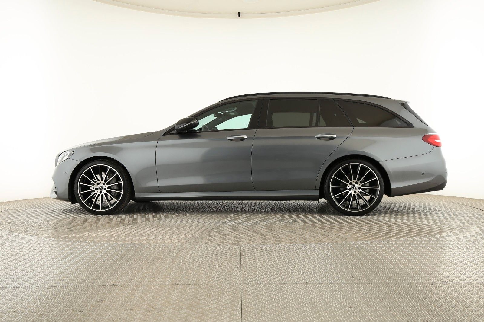 Mercedes-Benz E 200 T-Modell AMG-Line 20" AMG TOP-Zustand imagem 2