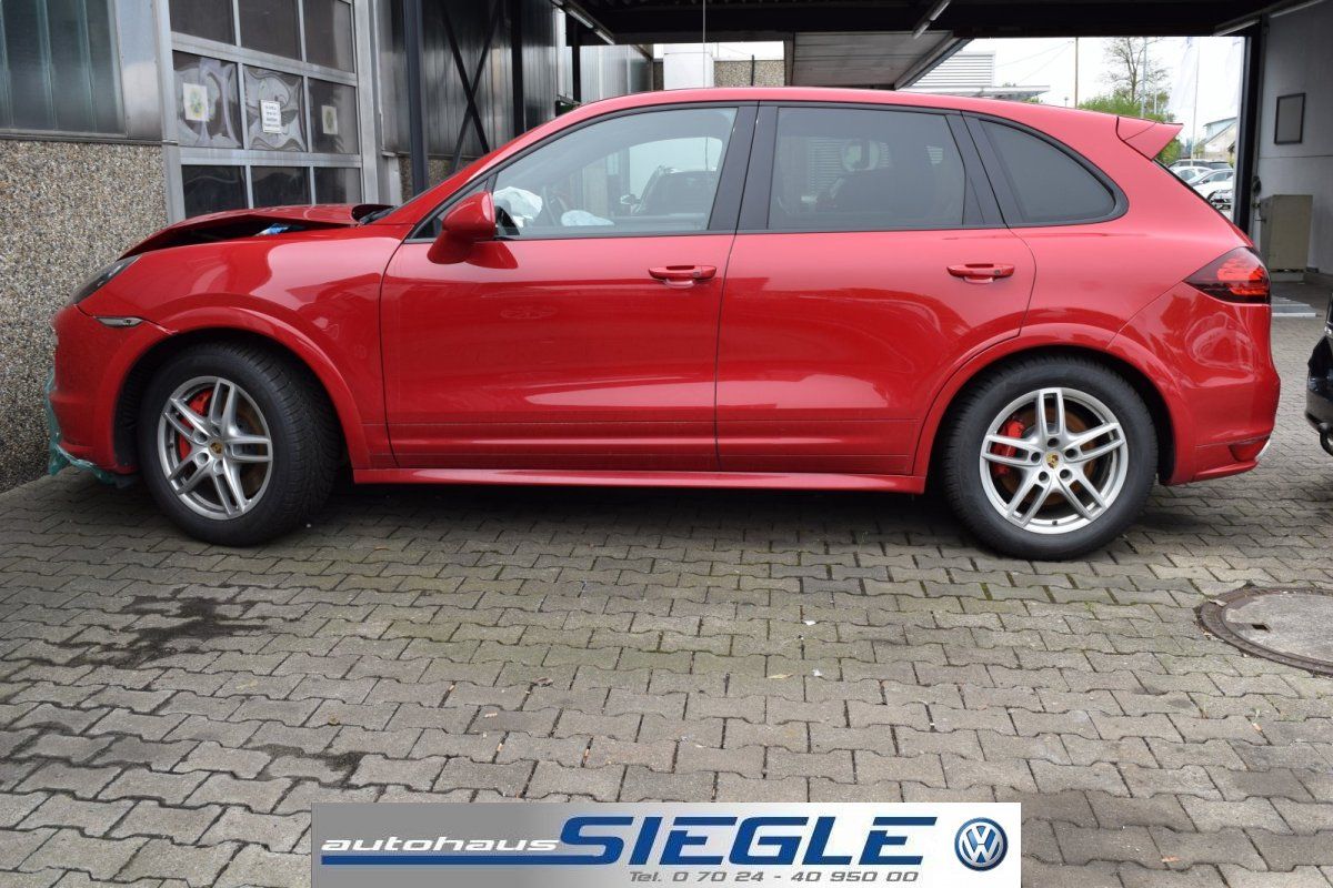 Porsche Cayenne Turbo S Vollausstattung bedingt fahrbere