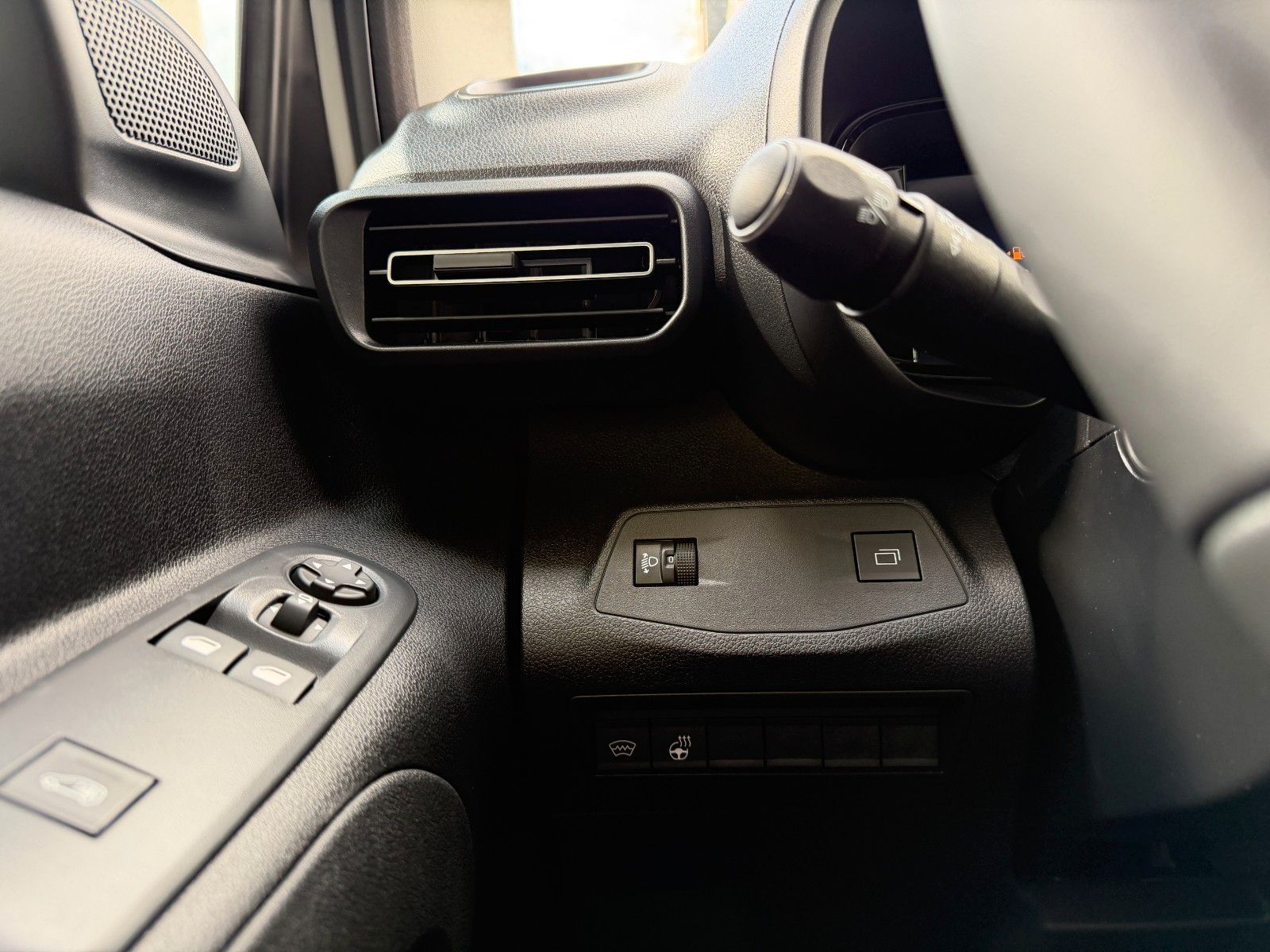Fahrzeugabbildung Opel Combo E Cargo 1.5 D M Kamera,LED,PDC,Facelift