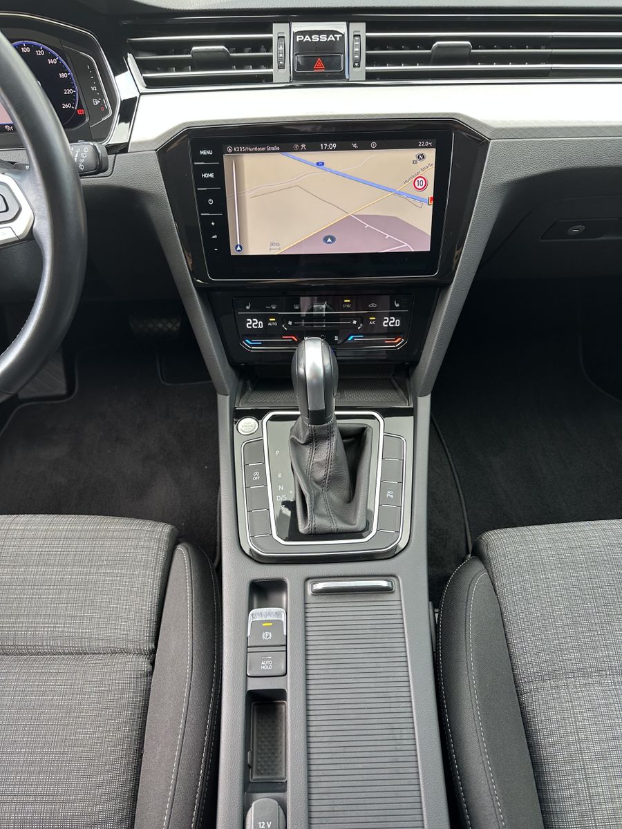 Fahrzeugabbildung Volkswagen Passat Variant 2.0 TDI DSG Business NAV+LED+360°