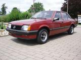 Opel Ascona - Opel Ascona mit Benzin-Antrieb: Limousine