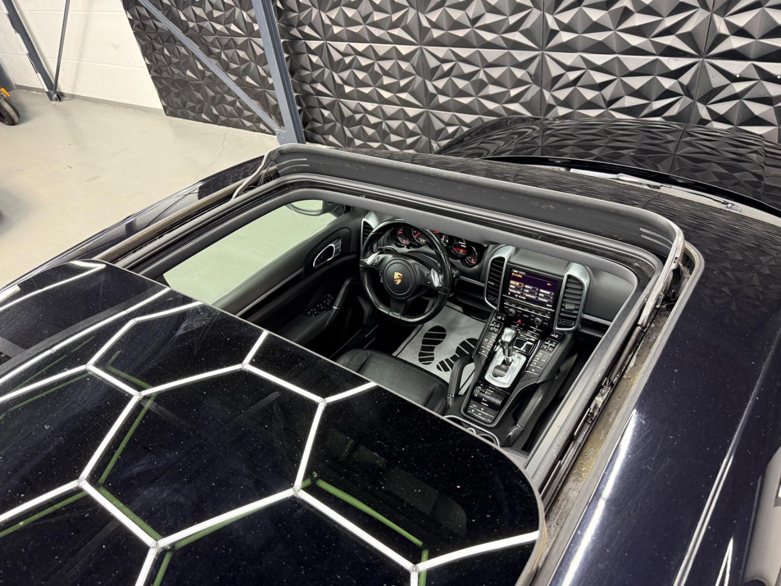 PORSCHE CAYENNE DIESEL 3.0 V6 245ch 4X4 - PNEUMATIQUE - TOIT PANORAMIQUE - CUIR - CAMÉRA DE RECUL - XÉNON