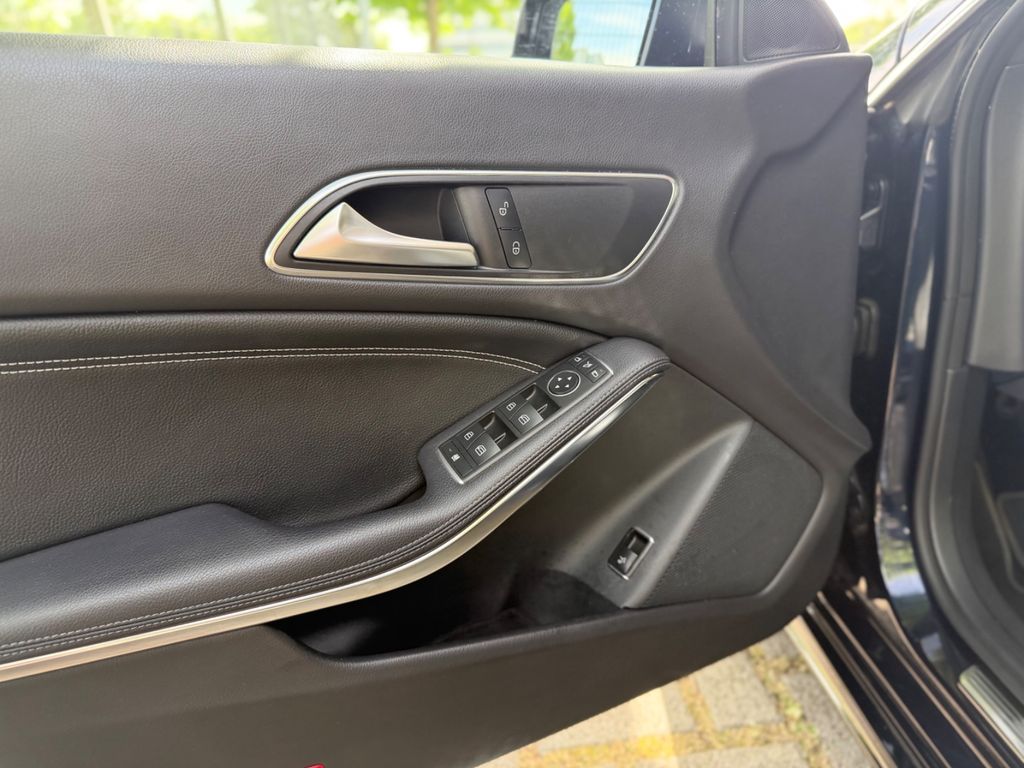 MERCEDES-BENZ CLA 220 4MATIC/SB/PANO/DISTRONIC+ MERCEDES-BENZ CLA 220 4MATIC/SB/PANO/DISTRONIC+