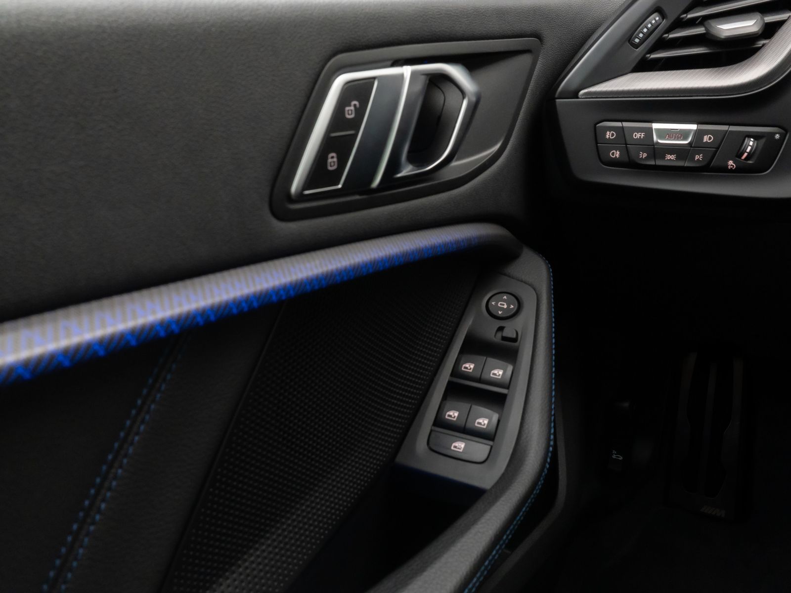 Fahrzeugabbildung BMW 120i M Sport Panorama DAB HiFi Fernlichta 18Zoll