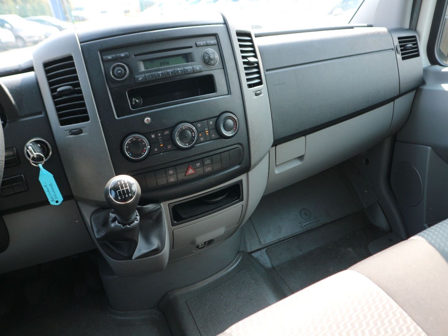 Fahrzeugabbildung Volkswagen Crafter 35 Behindertengerecht Rollstuhl-Rampe