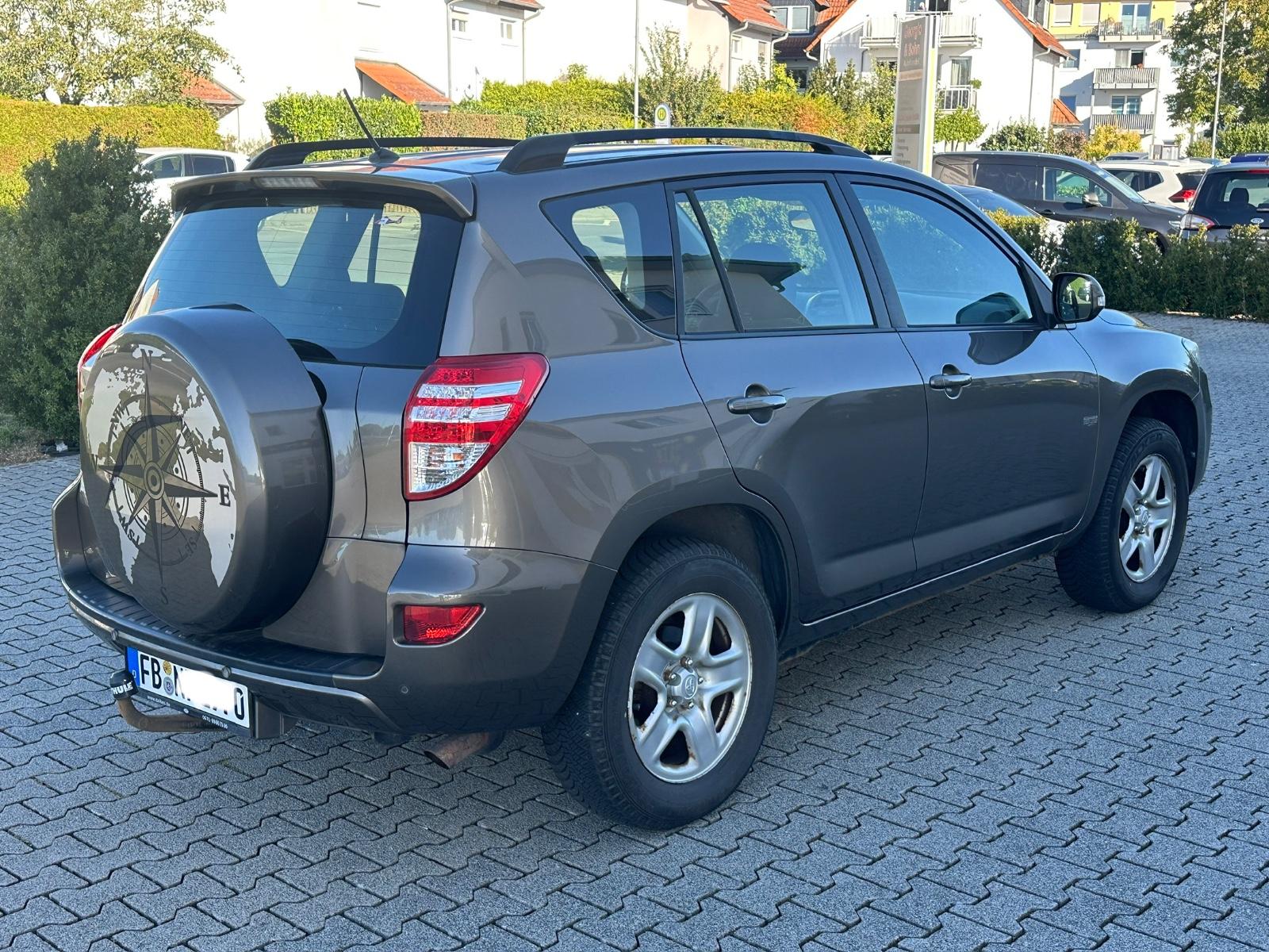 Toyota RAV 4 2.0 VVT-i 158 ch Essence • Attelage • Radar de recul • Barres de toit