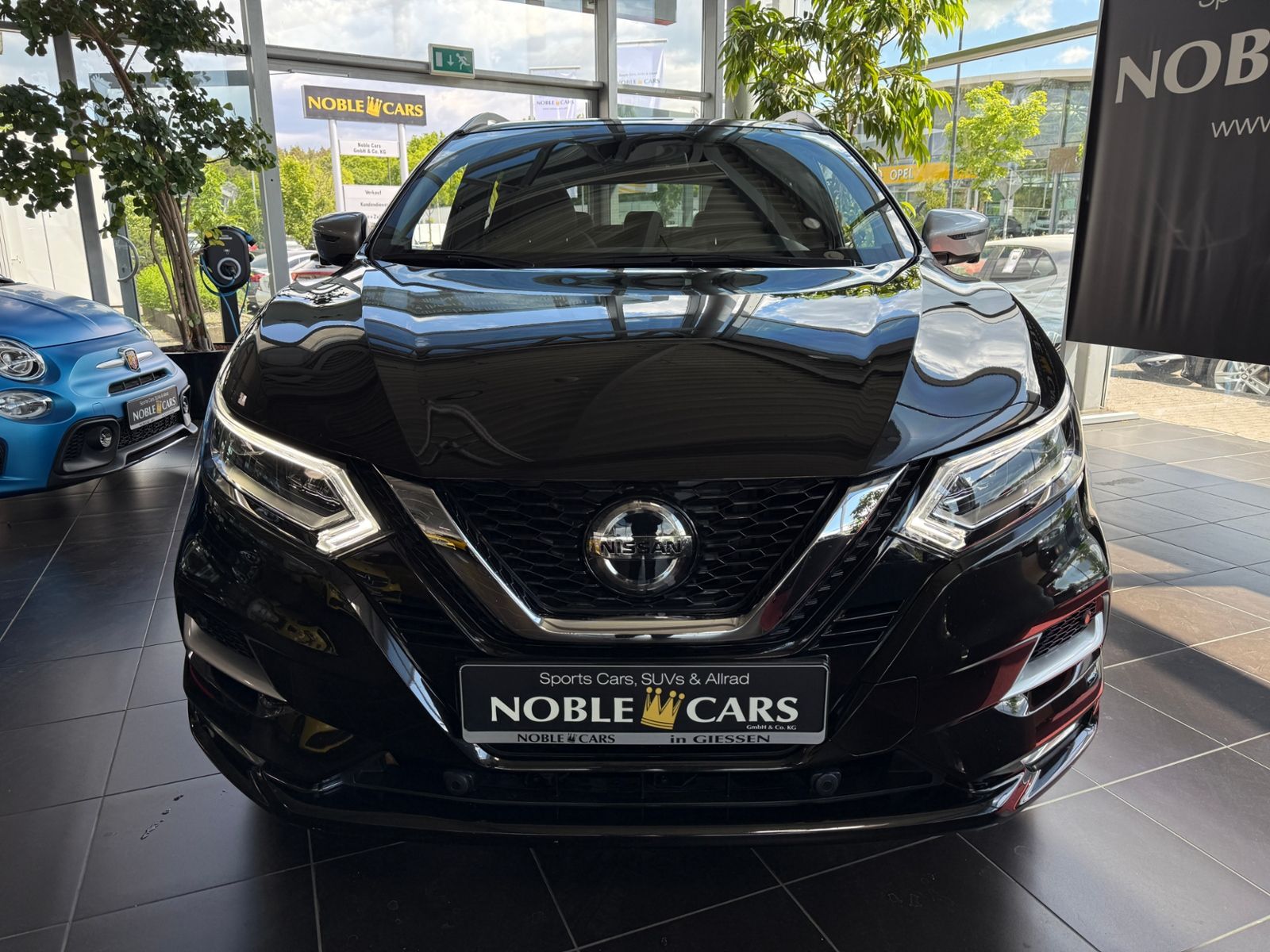 Fahrzeugabbildung Nissan Qashqai Tekna+ 4x4 PANO RFK ACC NAVI