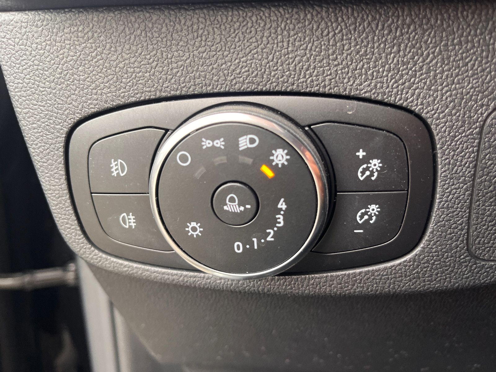 Fahrzeugabbildung Ford Focus Lim. Vignale