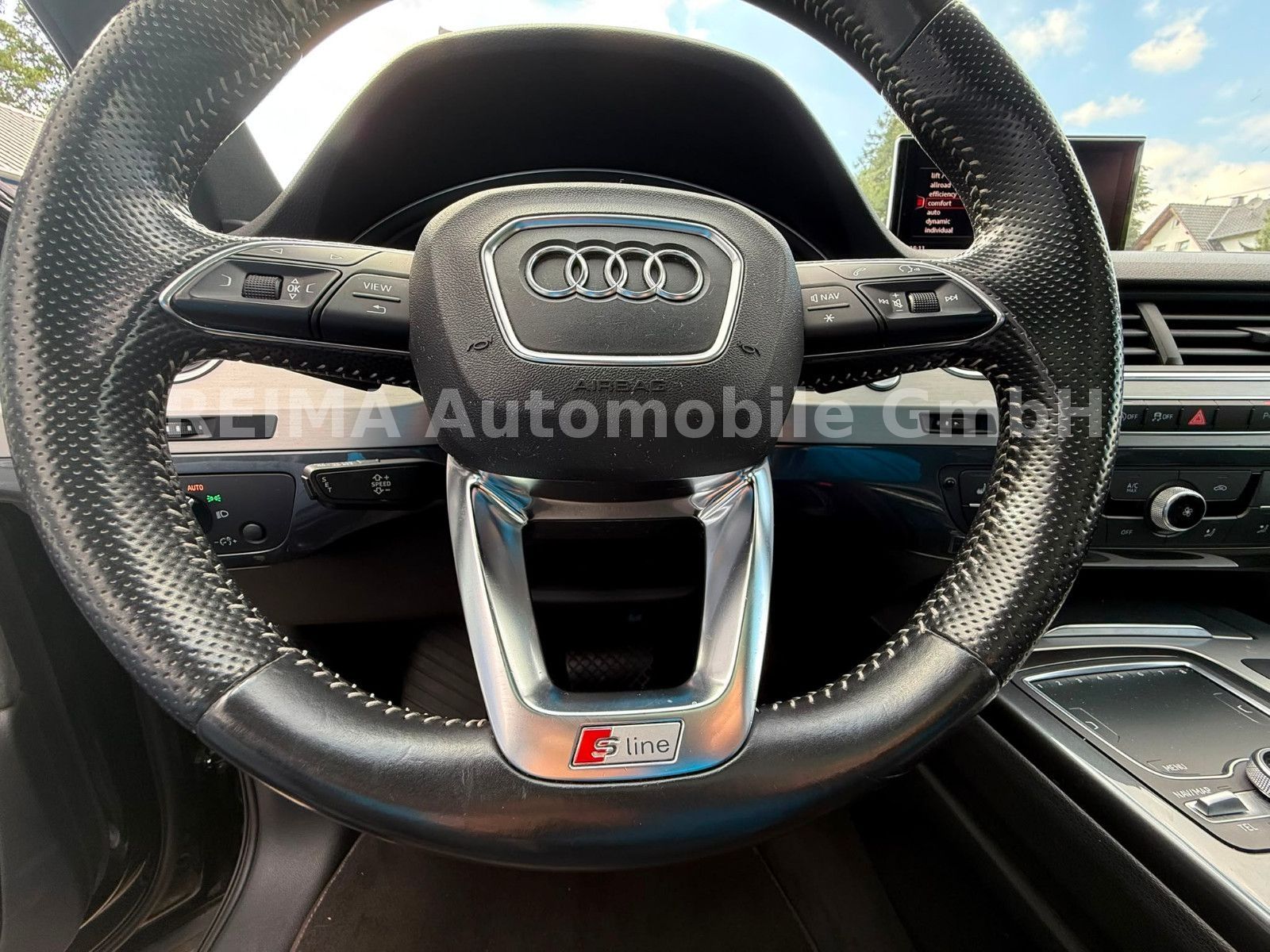 Fahrzeugabbildung Audi Q7 3.0 TDI quattro S-Line, 7 Sitzer, Pano