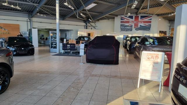 showroom-image-top