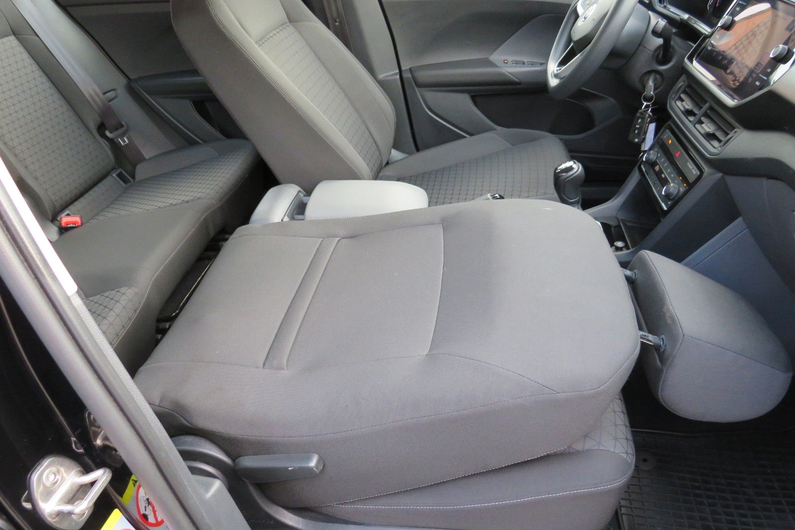 Fahrzeugabbildung Volkswagen T-Cross Life NAVI PDC SITZH DIGITAL-COCKPIT PRO