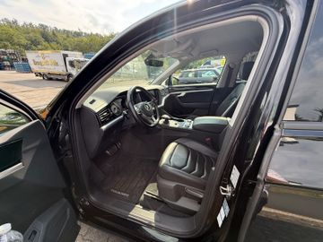 Volkswagen Touareg - 12