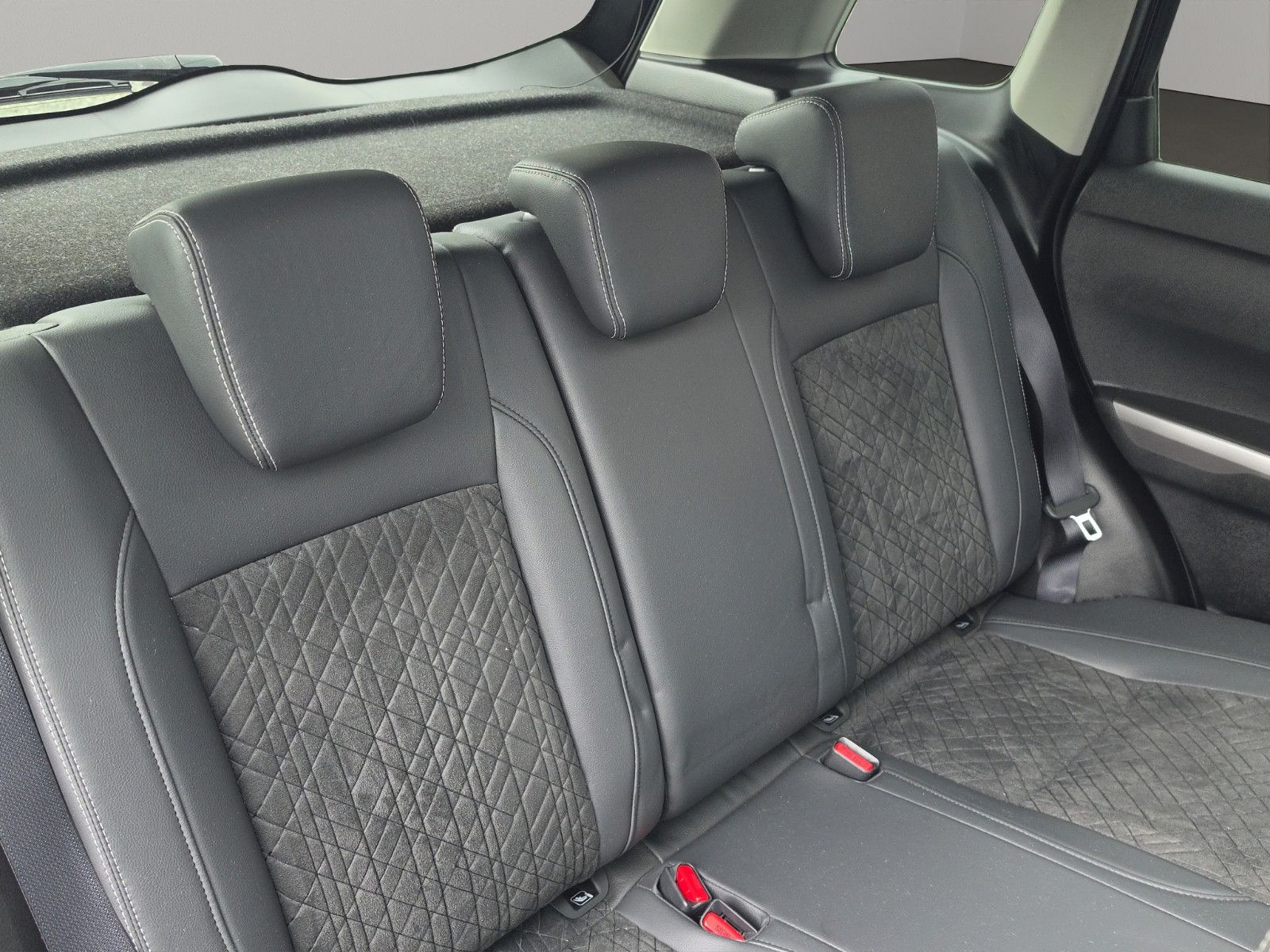 Fahrzeugabbildung Suzuki Vitara 1.4 Comfort+ 4x4 Automatik Panoramadach