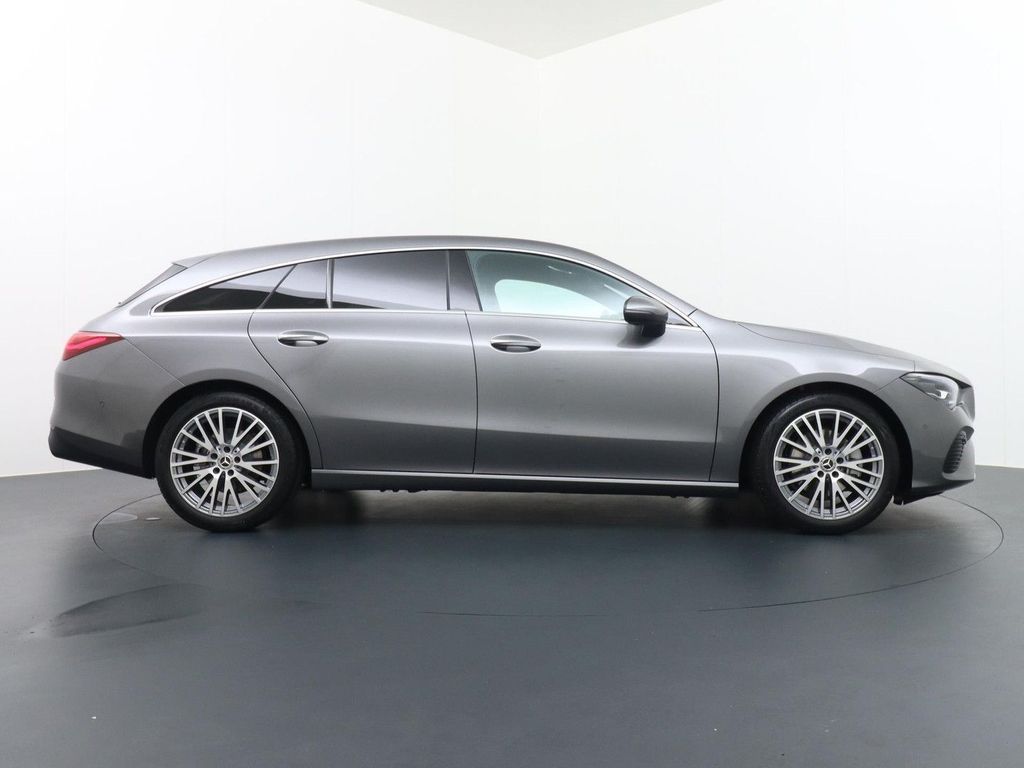Mercedes-Benz CLA 180 Shooting Brake Star Edition Luxury Line