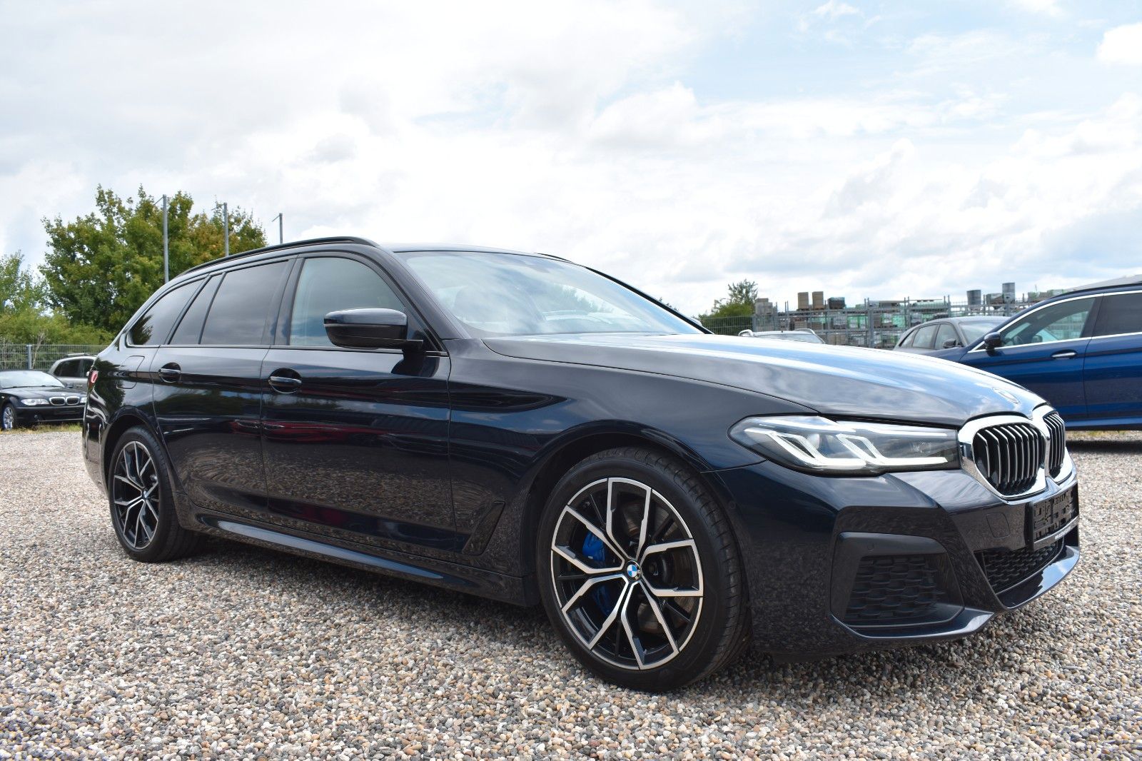 Fahrzeugabbildung BMW 530d Touring xDrive M Sport HUD H&K Pano Integra